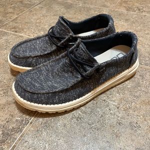 New without tags womens heydudes size 9